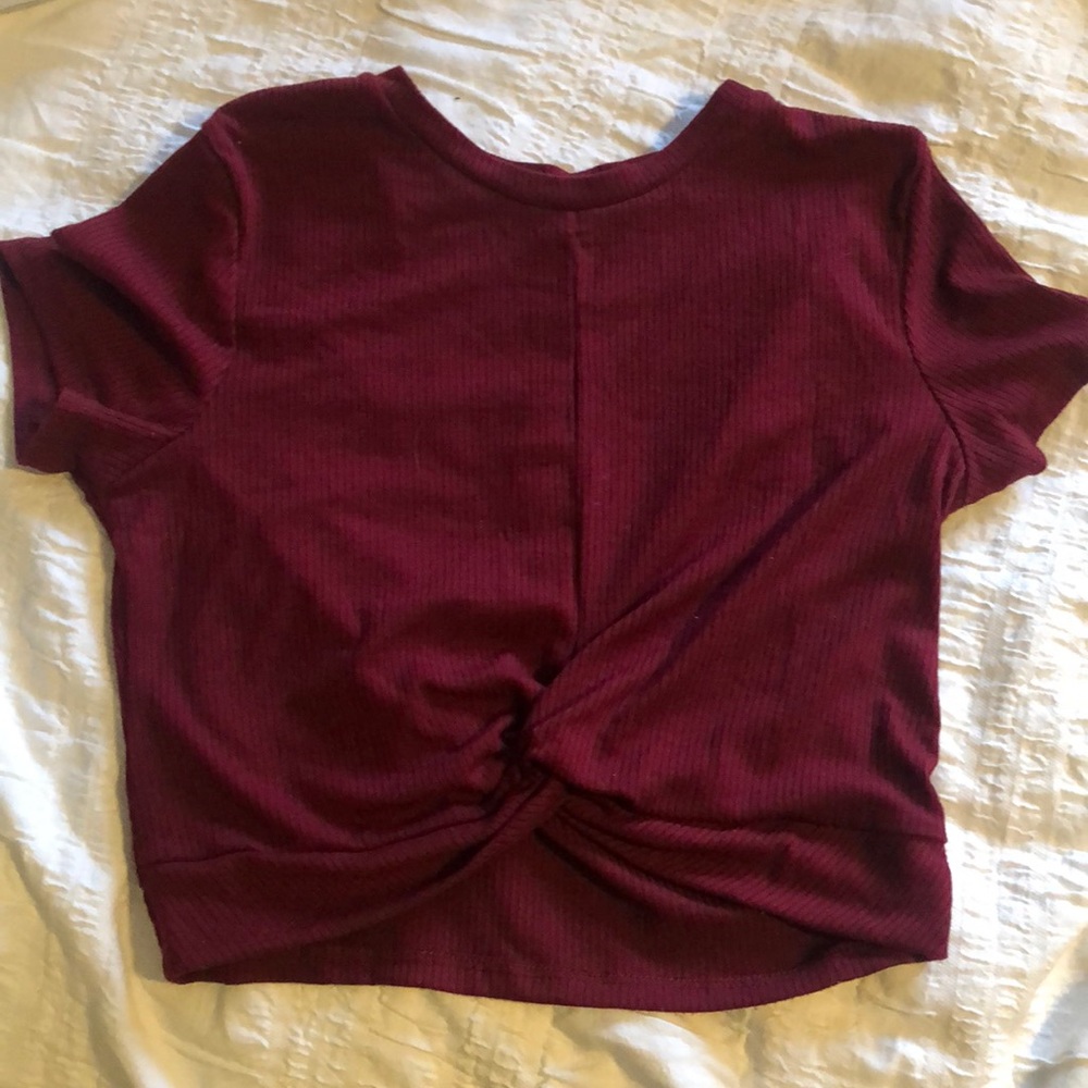 Ribbed t shirt with front notch detail.